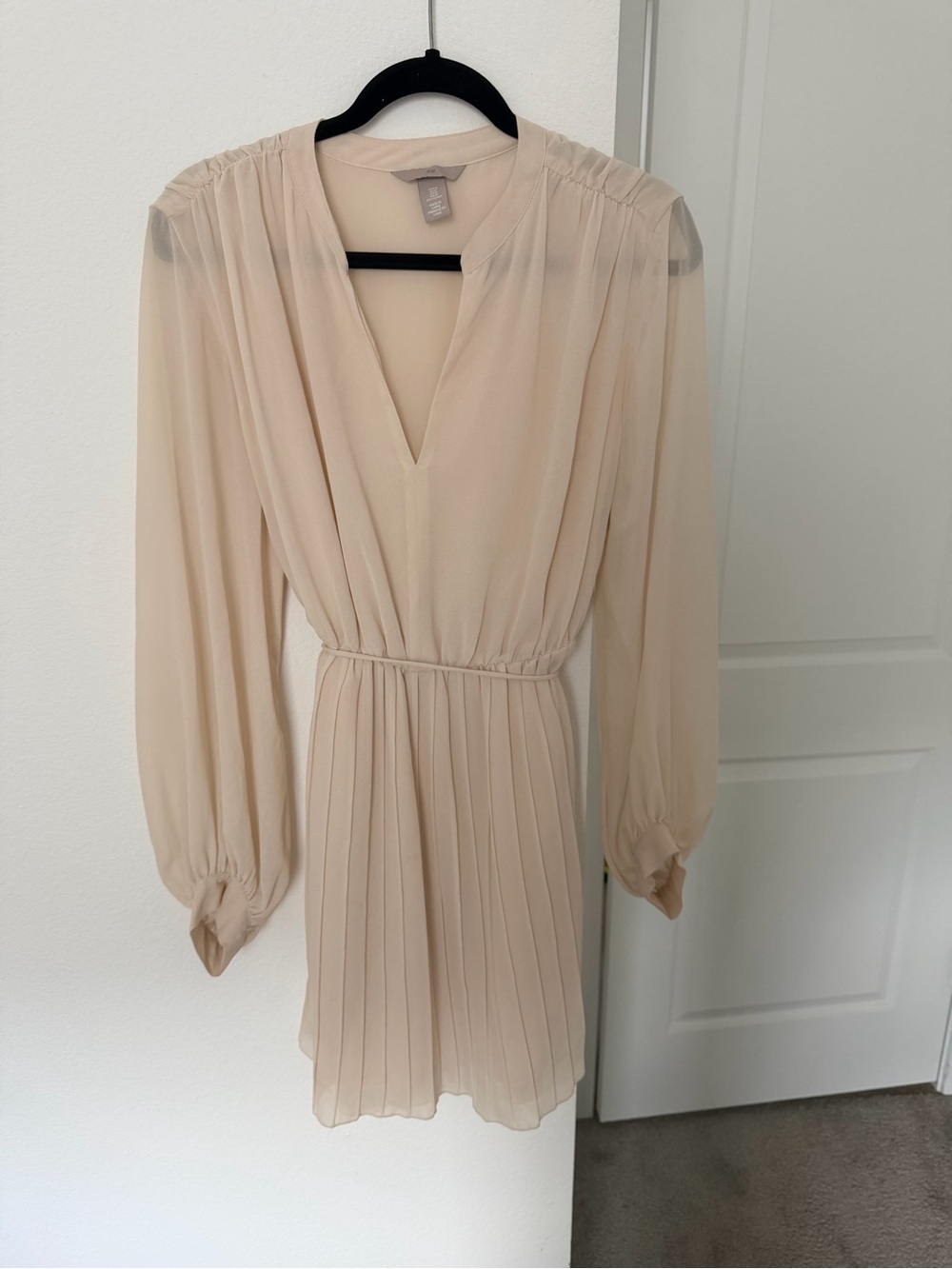 H&M Cream Pleated Long-Sleeve V-Neck Dress